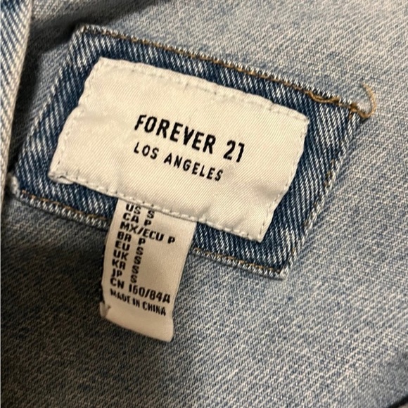FOREVER 21 : Distressed Denim Jacket - Picture 2 of 2